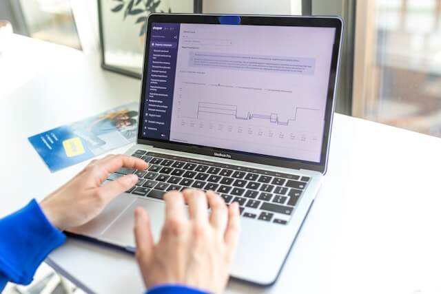 How long it takes for a new social media follower to buy